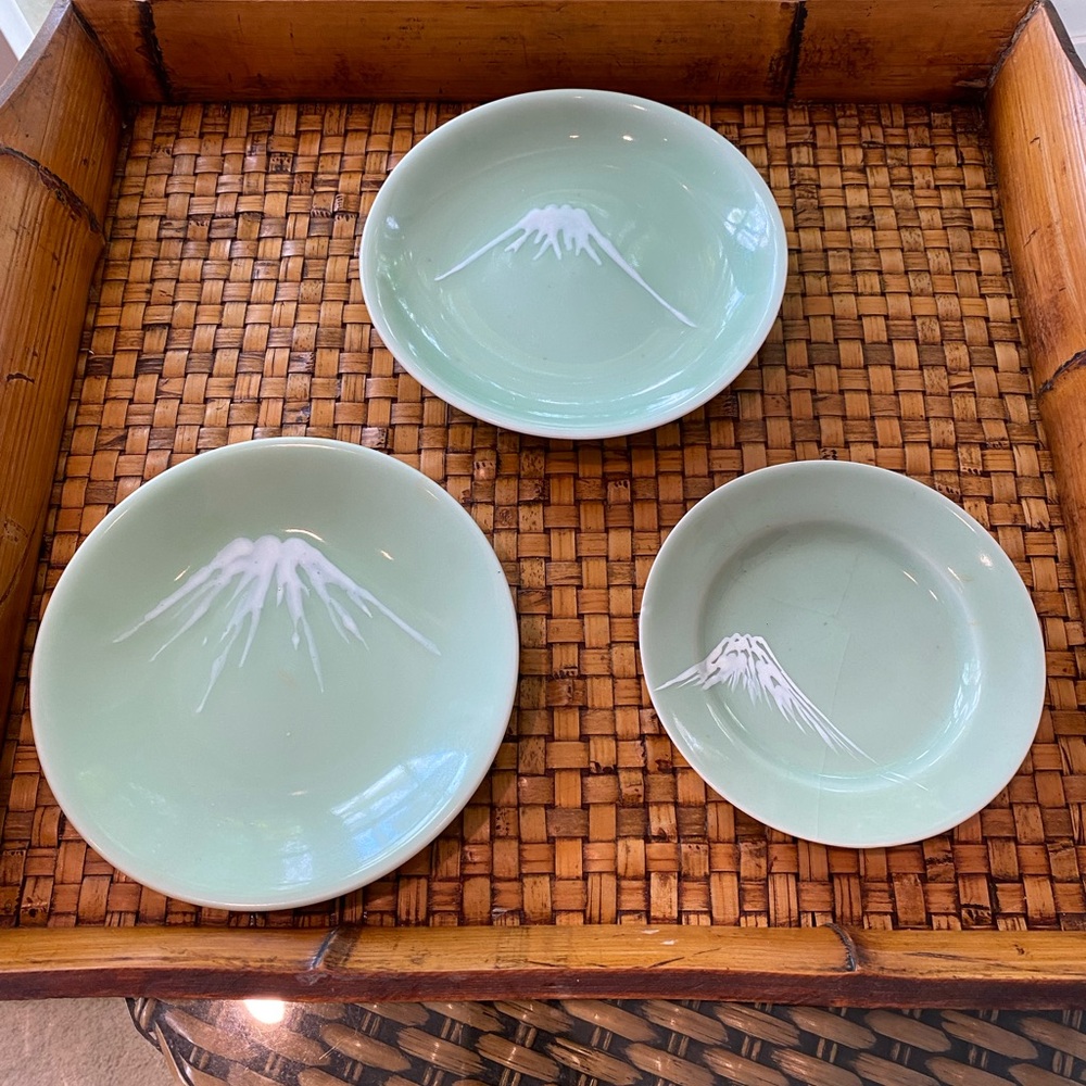 Rare Antique Seto Yaki Celadon Mt. Fuji Plates With Senpoen Signature ⛰️